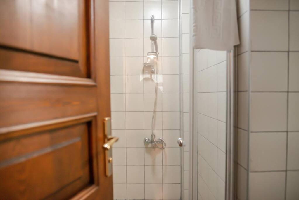 Apartment Historical Greco-ottoman Pavilion Near Tram In Fatih *
